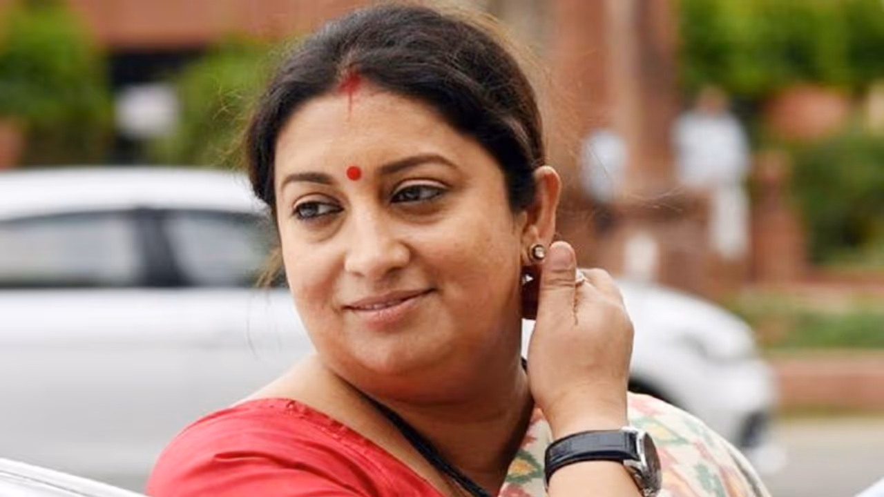 Smriti Irani, daughter not owners of Goa bar, never applied for license, rules Delhi High Court Smriti Irani, daughter not owners of Goa bar, never applied for license, rules Delhi High Court