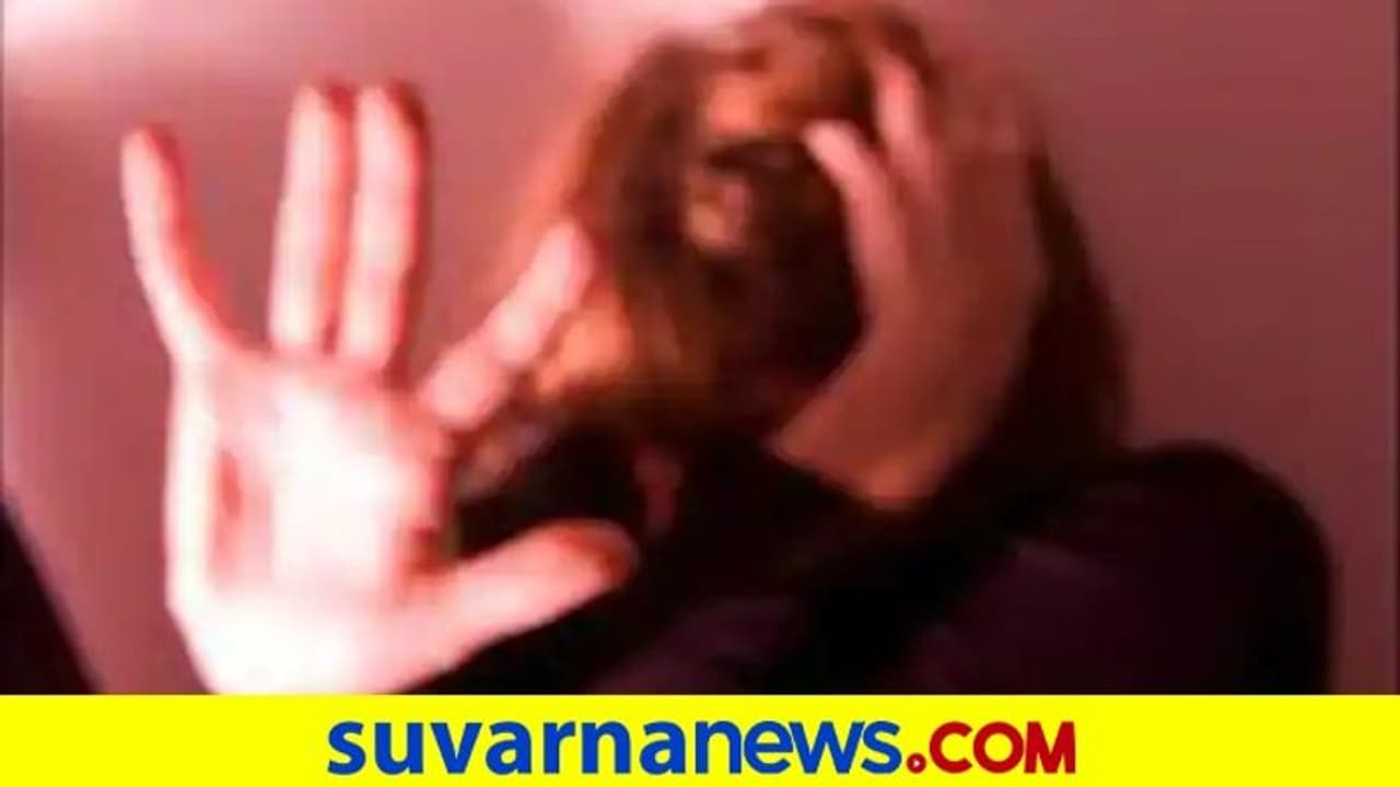 ತಾನು ಹೇಳಿದ ಪಕ್ಷಕ್ಕೆ ಮತ ಹಾಕದ ಪತ್ನಿಯನ್ನು ಮನೆಯಿಂದ ಹೊರ ಹಾಕಿದ ಪತಿ