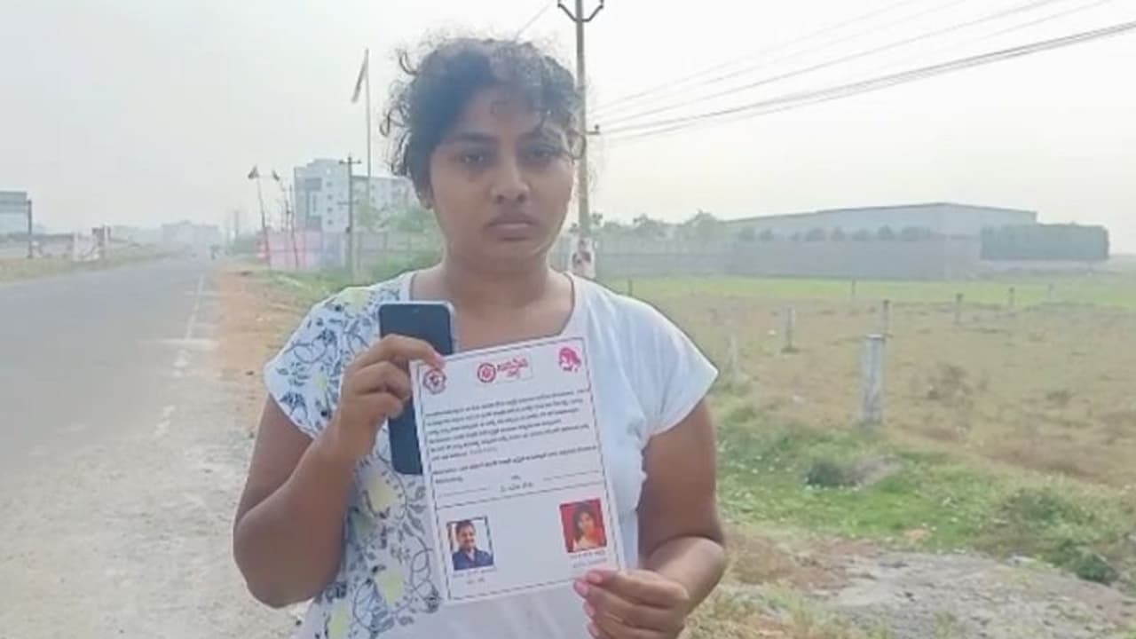 పవన్ కల్యాణ్ కోసం డబ్బు పెట్టా, బన్నీ వాసు నన్ను లోబరుచుకున్నాడు: సునీత బోయ పవన్ కల్యాణ్ కోసం డబ్బు పెట్టా, బన్నీ వాసు నన్ను లోబరుచుకున్నాడు: సునీత బోయ