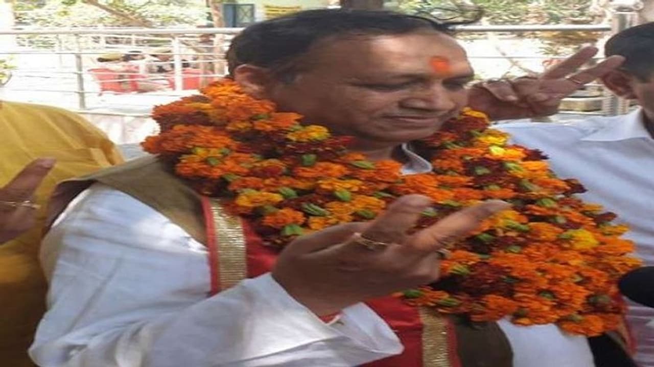 हरदोई में विधान परिषद चुनाव में बीजेपी के अशोक अग्रवाल की जीत हुई तय, सपा प्रत्याशी ने वापस लिया पर्चा हरदोई में विधान परिषद चुनाव में बीजेपी के अशोक अग्रवाल की जीत हुई तय, सपा प्रत्याशी ने वापस लिया पर्चा