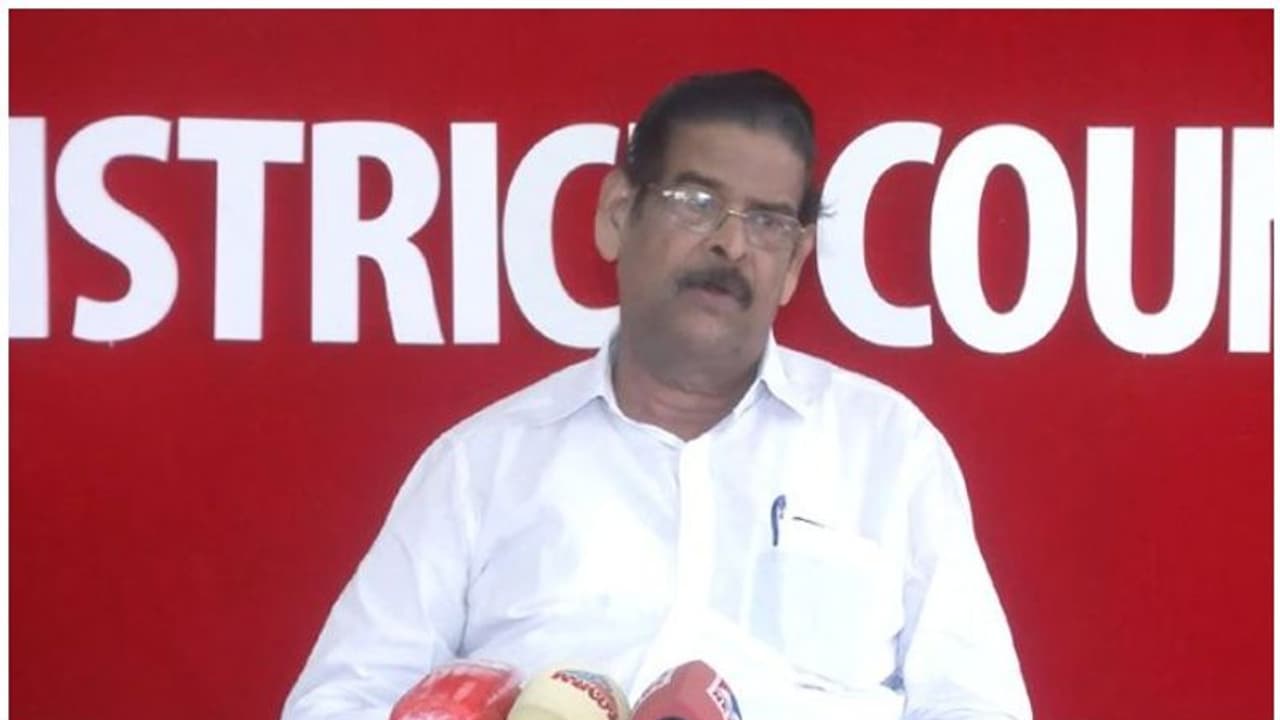 കൊലപാതക രാഷ്ട്രീയം; 'തമ്മിലെന്ത് വ്യത്യാസം', സിപിഎമ്മിനും കോൺഗ്രസിനും നേരെ സിപിഐ ഇടുക്കി ജില്ലാ സെക്രട്ടറി കൊലപാതക രാഷ്ട്രീയം; 'തമ്മിലെന്ത് വ്യത്യാസം', സിപിഎമ്മിനും കോൺഗ്രസിനും നേരെ സിപിഐ ഇടുക്കി ജില്ലാ സെക്രട്ടറി