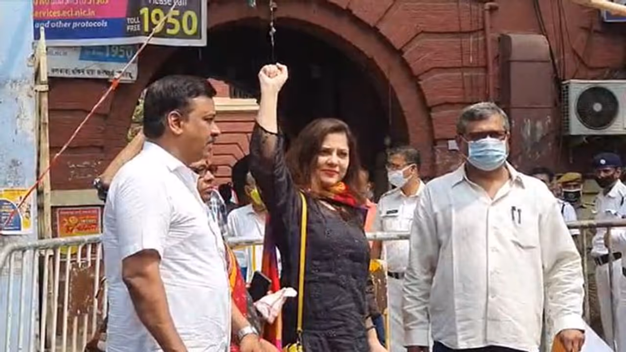 উপনির্বাচনের আঁচে ফুটছে বালিগঞ্জ, তৃণমূল বিজেপির পর এবার মনোনয়ন জমা দিলেন বাম প্রার্থী সায়রা হালিম উপনির্বাচনের আঁচে ফুটছে বালিগঞ্জ, তৃণমূল বিজেপির পর এবার মনোনয়ন জমা দিলেন বাম প্রার্থী সায়রা হালিম