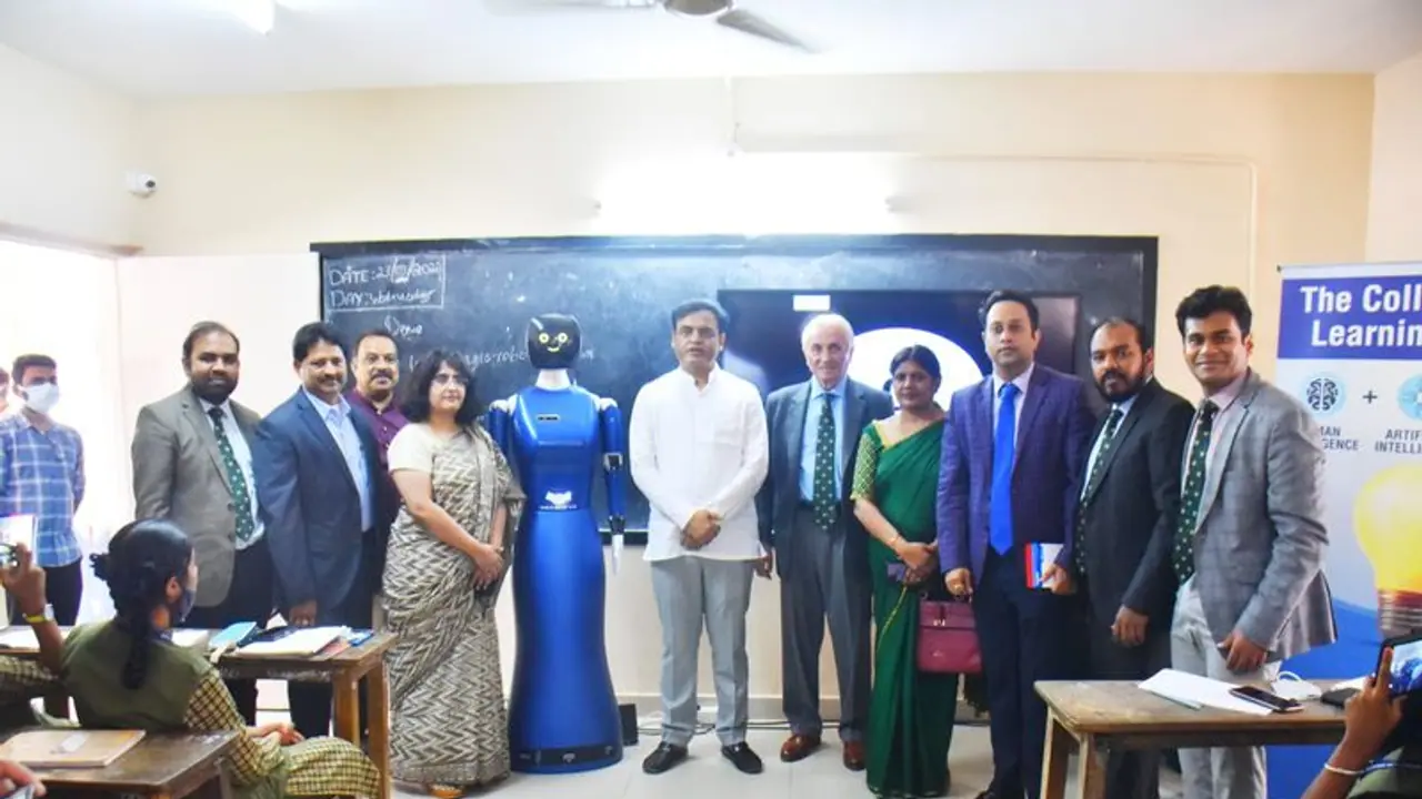 Robot Teacher ಮಲ್ಲೇಶ್ವರ ಸರ್ಕಾರಿ ಪ್ರೌಢಶಾಲೆಯಲ್ಲಿ ಪಾಠ ಮಾಡಿದ ರೋಬೊ! Robot Teacher ಮಲ್ಲೇಶ್ವರ ಸರ್ಕಾರಿ ಪ್ರೌಢಶಾಲೆಯಲ್ಲಿ ಪಾಠ ಮಾಡಿದ ರೋಬೊ!