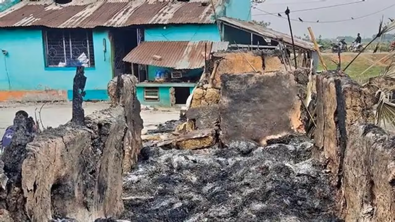 বগটুইকাণ্ডে ফের মৃত্যু আরও ১ জনের, মৃতের সংখ্যা বেড়ে ১০, সাতসকালে শোকস্তব্ধ গোটা বীরভূম বগটুইকাণ্ডে ফের মৃত্যু আরও ১ জনের, মৃতের সংখ্যা বেড়ে ১০, সাতসকালে শোকস্তব্ধ গোটা বীরভূম
