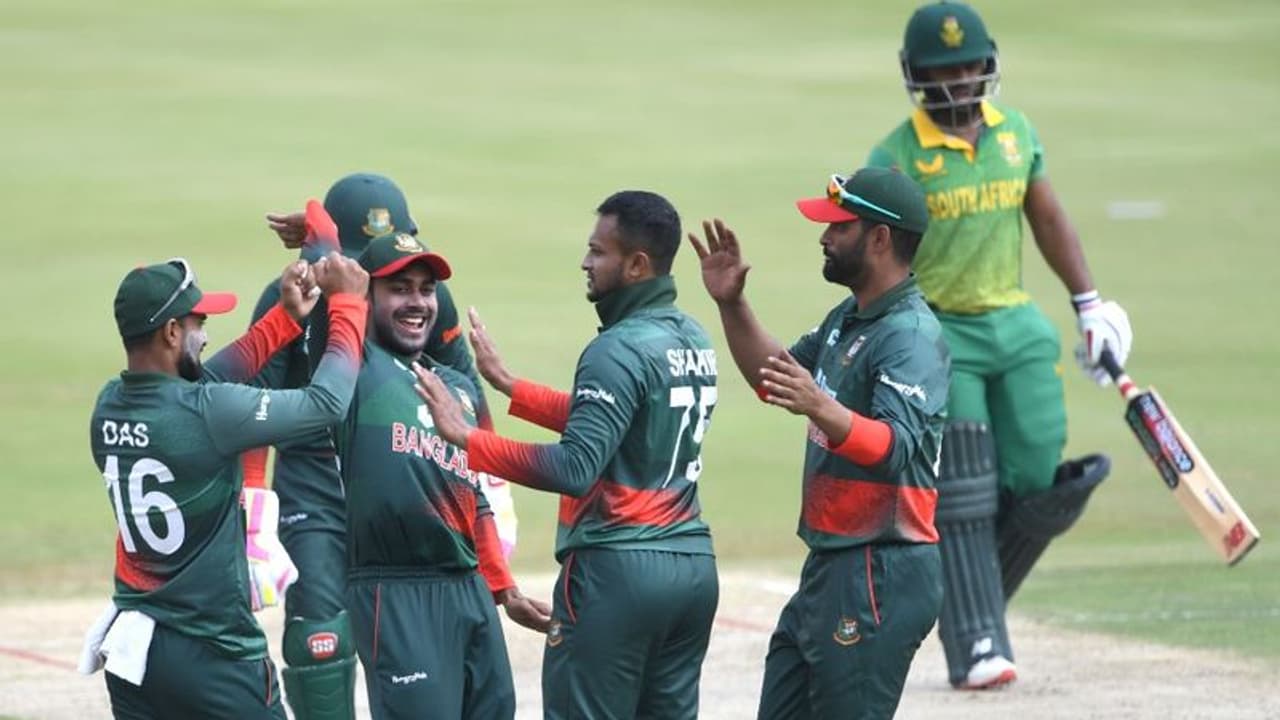 SA vs BAN: ദക്ഷിണാഫ്രിക്കയെ വീഴ്ത്തി ബംഗ്ലാ കടുവകള്, ചരിത്രനേട്ടവുമായി ഏകദിന പരമ്പര SA vs BAN: ദക്ഷിണാഫ്രിക്കയെ വീഴ്ത്തി ബംഗ്ലാ കടുവകള്, ചരിത്രനേട്ടവുമായി ഏകദിന പരമ്പര