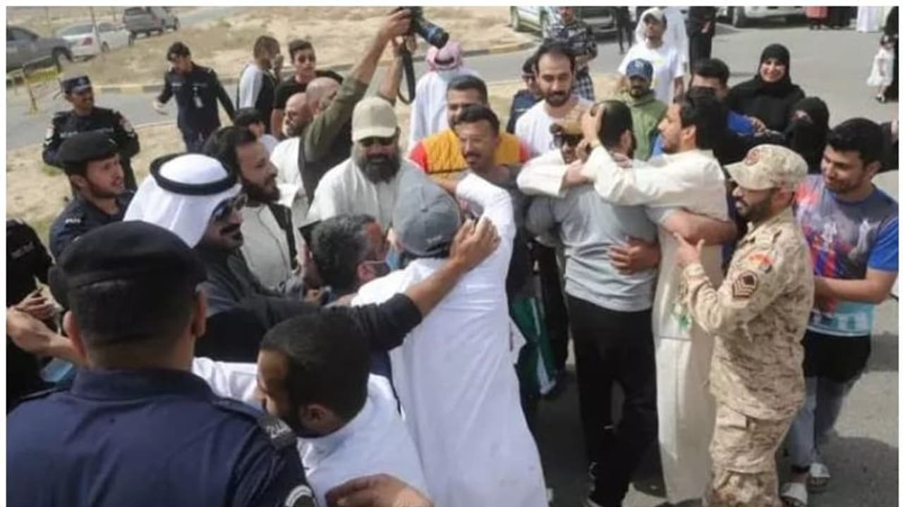 അമീരി കാരുണ്യം; കുവൈത്തില് നൂറോളം തടവുകാര് ജയില് മോചിതരായി അമീരി കാരുണ്യം; കുവൈത്തില് നൂറോളം തടവുകാര് ജയില് മോചിതരായി