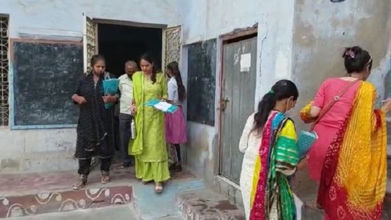 इन विद्यालयों की मान्यता समाप्त करने की तैयारी में है यूपी बोर्ड, जानिए क्या है पूरा प्लान इन विद्यालयों की मान्यता समाप्त करने की तैयारी में है यूपी बोर्ड, जानिए क्या है पूरा प्लान