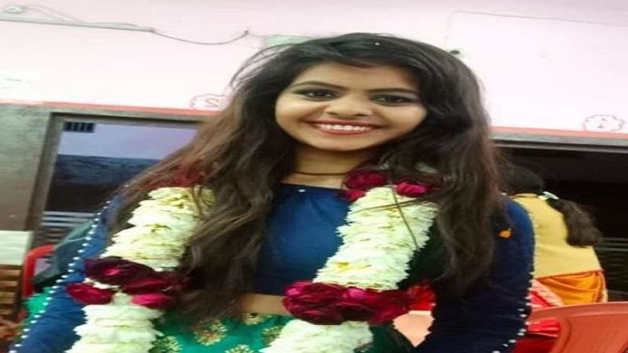 यूपी बोर्ड की परीक्षा से पहले इंटर की छात्रा ने की खुदकुशी, मथुरा में यमुना नदी में कूदकर दी जान यूपी बोर्ड की परीक्षा से पहले इंटर की छात्रा ने की खुदकुशी, मथुरा में यमुना नदी में कूदकर दी जान