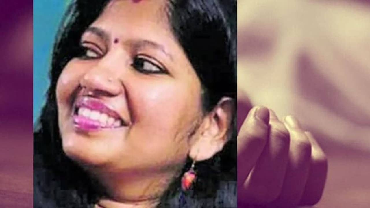 മാധ്യമപ്രവർത്തകയുടെ മരണത്തിൽ അന്വേഷണം ഇഴയുന്നു, ഒളിവിലുള്ള ഭർത്താവിനെ കണ്ടെത്താനാകാതെ പൊലീസ് മാധ്യമപ്രവർത്തകയുടെ മരണത്തിൽ അന്വേഷണം ഇഴയുന്നു, ഒളിവിലുള്ള ഭർത്താവിനെ കണ്ടെത്താനാകാതെ പൊലീസ്