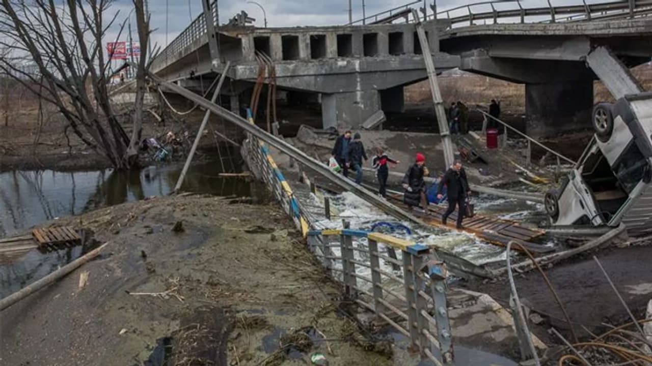 Russia Ukraine War: यूके देगा यूक्रेन को 6,000 डिफेंस मिसाइल, ज़ेलेंस्की का छलका दर्द Russia Ukraine War: यूके देगा यूक्रेन को 6,000 डिफेंस मिसाइल, ज़ेलेंस्की का छलका दर्द