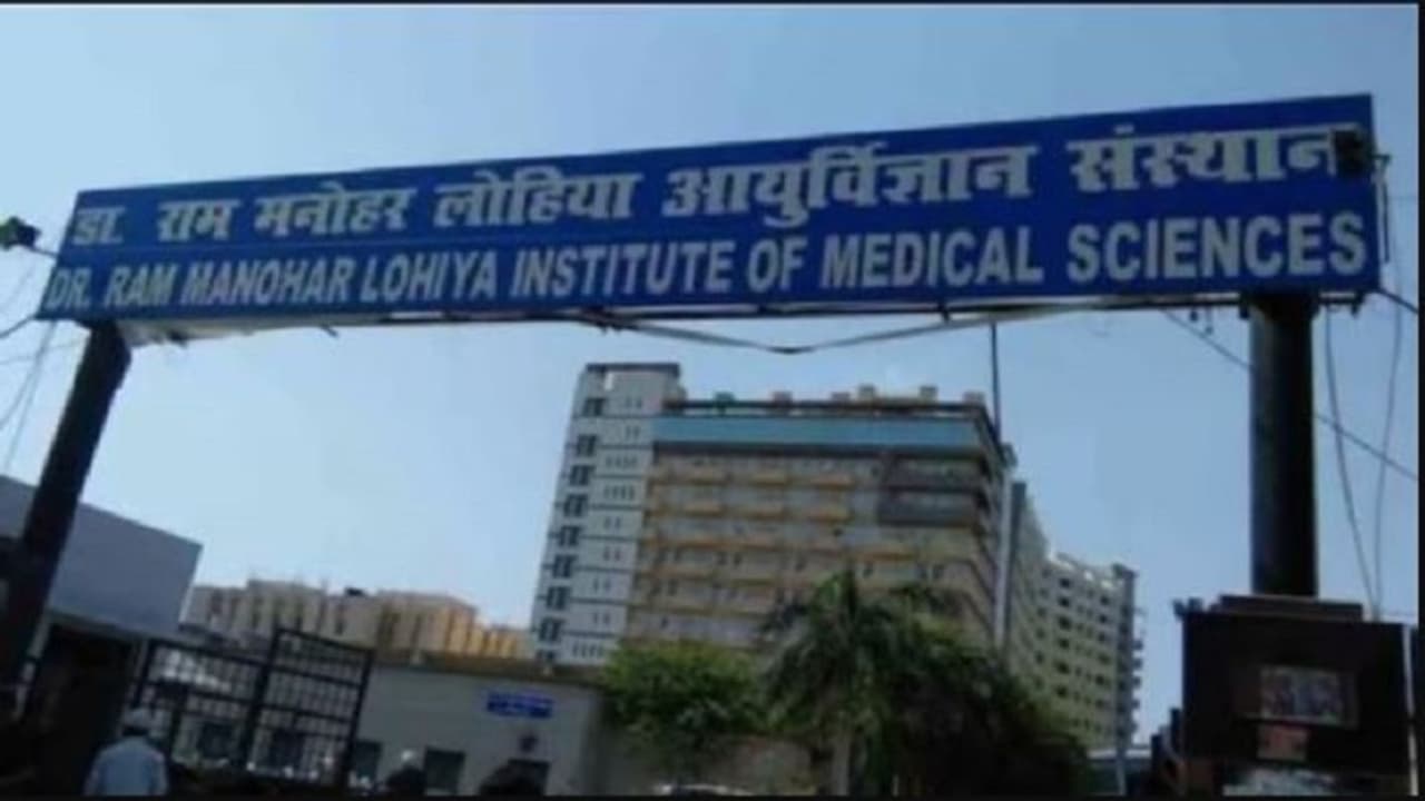 ರಾಷ್ಟ್ರ ರಾಜಧಾನಿಯಲ್ಲಿ ಅನಿಲ ಸೋರಿಕೆ; ಅಸ್ವಸ್ಥಗೊಂಡ 28 ಶಾಲಾ ವಿದ್ಯಾರ್ಥಿಗಳು ಆಸ್ಪತ್ರೆ ದಾಖಲು! ರಾಷ್ಟ್ರ ರಾಜಧಾನಿಯಲ್ಲಿ ಅನಿಲ ಸೋರಿಕೆ; ಅಸ್ವಸ್ಥಗೊಂಡ 28 ಶಾಲಾ ವಿದ್ಯಾರ್ಥಿಗಳು ಆಸ್ಪತ್ರೆ ದಾಖಲು!