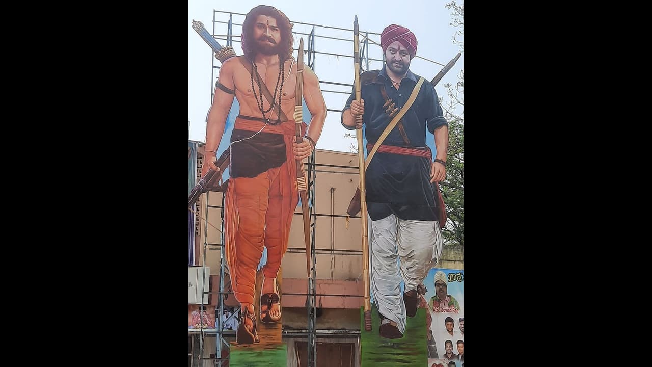 RRR Movie : രാജമൗലിയുടെ മാസ്റ്റർപീസ്; കട്ടൗട്ട് ഉയര്ത്തിയും ആർപ്പുവിളിച്ചും ആരാധകര്; ആർആർആറിന് വൻവരവേൽപ്പ് RRR Movie : രാജമൗലിയുടെ മാസ്റ്റർപീസ്; കട്ടൗട്ട് ഉയര്ത്തിയും ആർപ്പുവിളിച്ചും ആരാധകര്; ആർആർആറിന് വൻവരവേൽപ്പ്