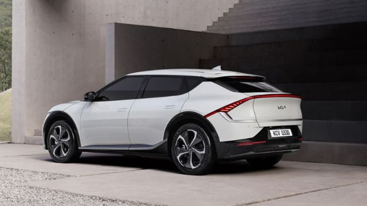 Kia EV6 : കിയ ഇവി6 ഇലക്ട്രിക് കാർ ഇന്ത്യയിൽ പരീക്ഷണത്തില് Kia EV6 : കിയ ഇവി6 ഇലക്ട്രിക് കാർ ഇന്ത്യയിൽ പരീക്ഷണത്തില്