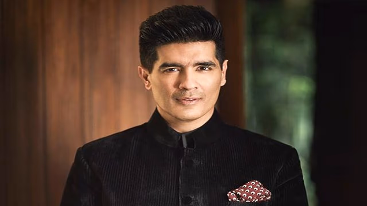 मनीष मल्होत्रा के पास विदेश जाने को नहीं थे पैसे, 500 रुपए मिली थी पहली सैलरी, आज है फैशन की दुनिया में धाक मनीष मल्होत्रा के पास विदेश जाने को नहीं थे पैसे, 500 रुपए मिली थी पहली सैलरी, आज है फैशन की दुनिया में धाक