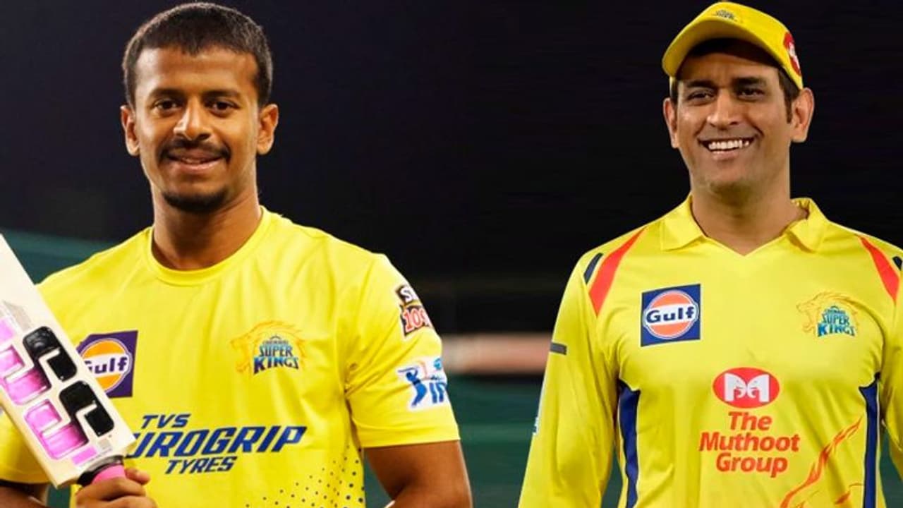 IPL 2022: क्रिकेट के 'राजा' महेंद्र सिंह धोनी से मिलकर ऐसा था सुभ्रांशु 'सेनापति' का रिएक्शन IPL 2022: क्रिकेट के 'राजा' महेंद्र सिंह धोनी से मिलकर ऐसा था सुभ्रांशु 'सेनापति' का रिएक्शन