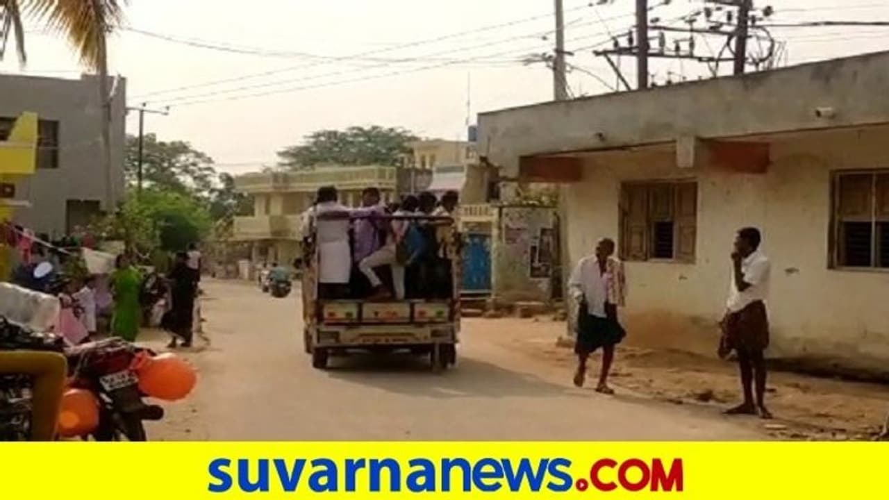 ಬಸ್‌ ಸಿಗದೆ ಲಗೇಜ್‌ ಆಟೋದಲ್ಲಿ ಕುರಿಗಳ ರೀತಿ ಪಾವಗಡ ಜನರ ಪ್ರಯಾಣ!