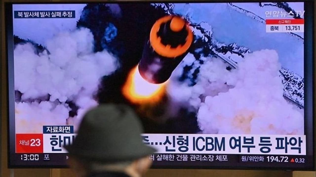 उत्तर कोरिया ने टेस्ट किया प्रतिबंधित मिसाइल, बढ़ा रहा अमेरिका तक परमाणु हमला करने की ताकत उत्तर कोरिया ने टेस्ट किया प्रतिबंधित मिसाइल, बढ़ा रहा अमेरिका तक परमाणु हमला करने की ताकत