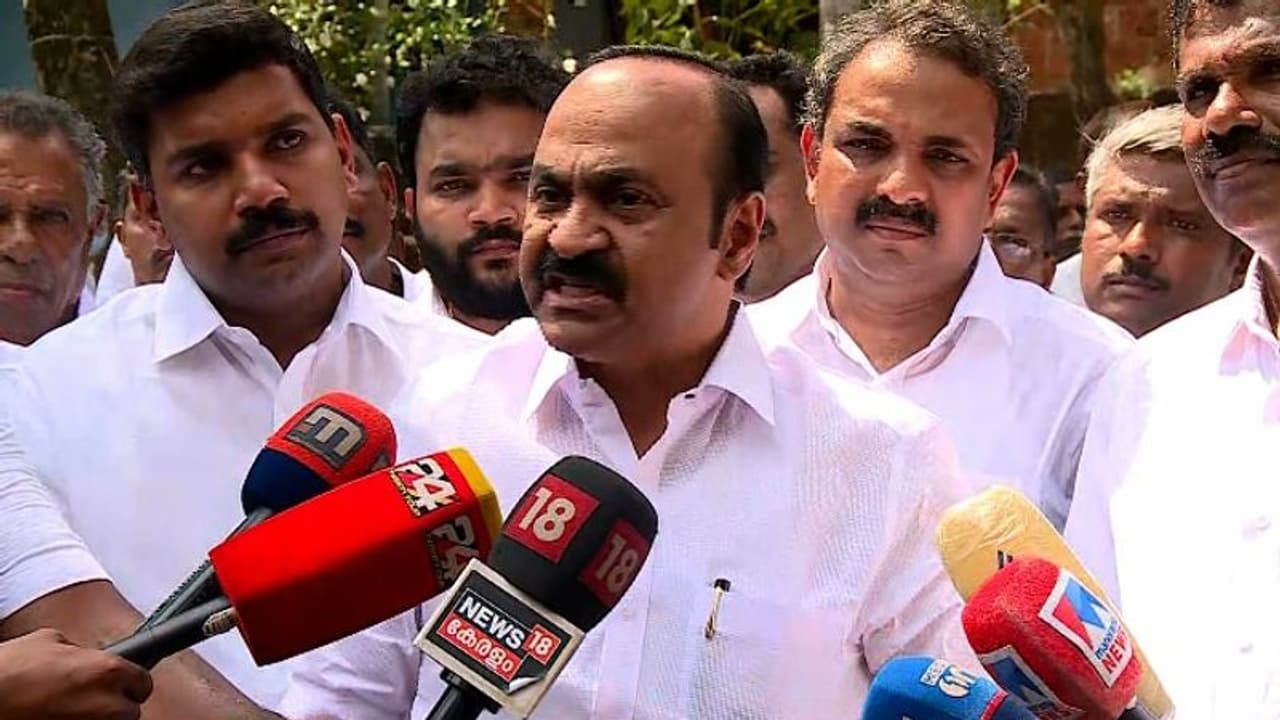 'ഉമ്മൻ ചാണ്ടിക്ക് ഒരു നീതി പിണറായിക്ക് മറ്റൊരു നീതി, ഇത് പറ്റുമോ' ? അന്വേഷിക്കട്ടെ; തിരിച്ചടിച്ച് വിഡി സതീശൻ 'ഉമ്മൻ ചാണ്ടിക്ക് ഒരു നീതി പിണറായിക്ക് മറ്റൊരു നീതി, ഇത് പറ്റുമോ' ? അന്വേഷിക്കട്ടെ; തിരിച്ചടിച്ച് വിഡി സതീശൻ