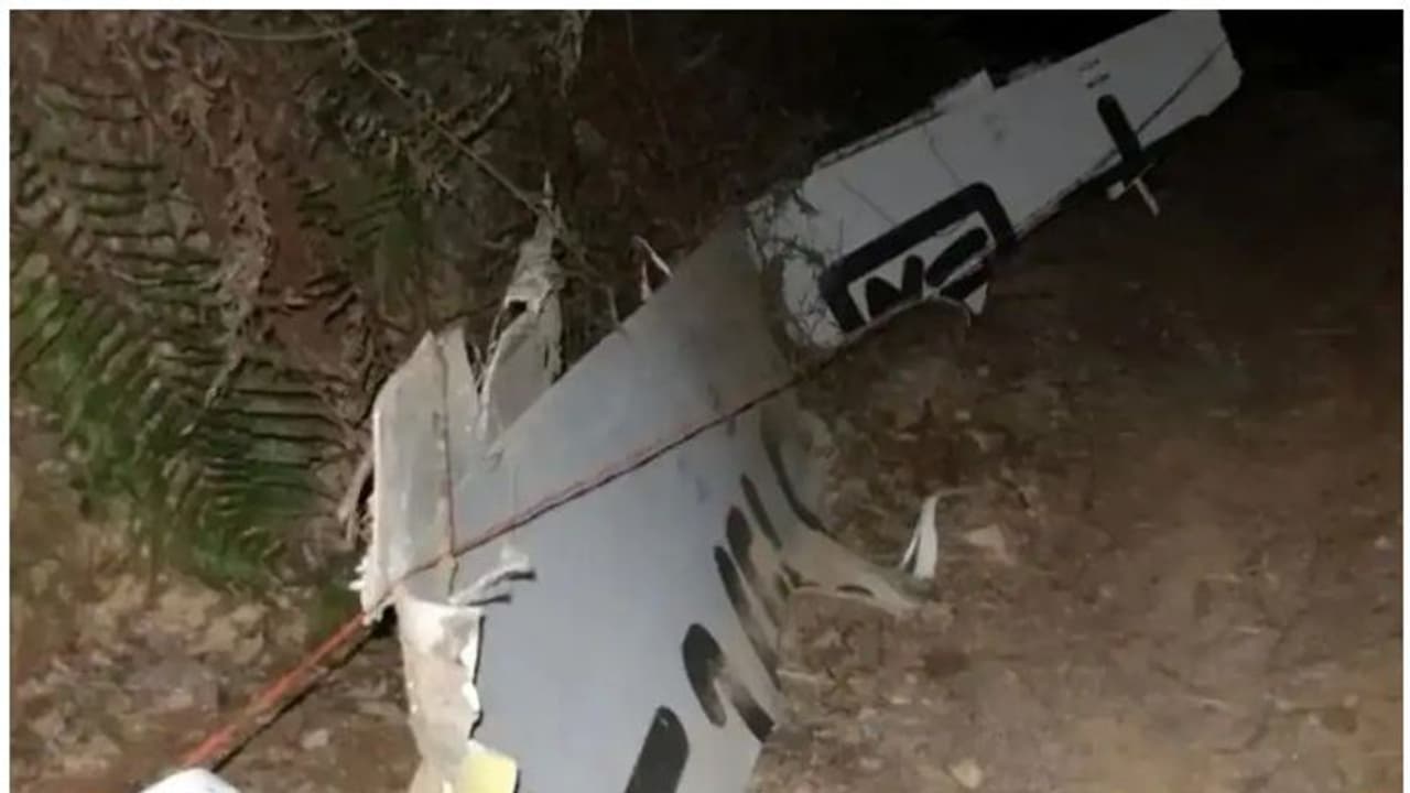 ആകാശത്ത് തന്നെ വിമാനം പൊട്ടിപ്പിളർന്നോ? ചൈനീസ് വിമാനാപകടം, ദുരൂഹതയേറുന്നു ആകാശത്ത് തന്നെ വിമാനം പൊട്ടിപ്പിളർന്നോ? ചൈനീസ് വിമാനാപകടം, ദുരൂഹതയേറുന്നു