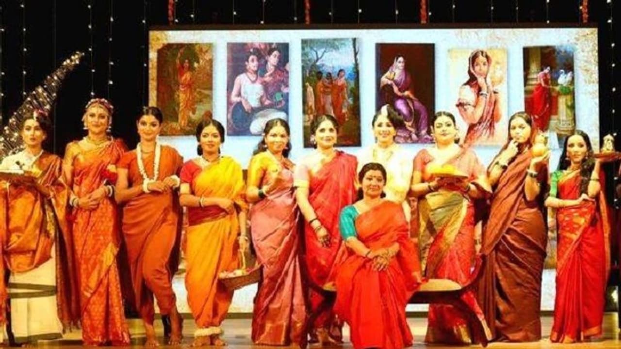 రవివర్మ పాత్రధారులుగా ప్రొఫెసర్ల క్యాట్ వాక్.. సహోద్యోగికి ఘనమైన వీడ్కోలు... రవివర్మ పాత్రధారులుగా ప్రొఫెసర్ల క్యాట్ వాక్.. సహోద్యోగికి ఘనమైన వీడ్కోలు...