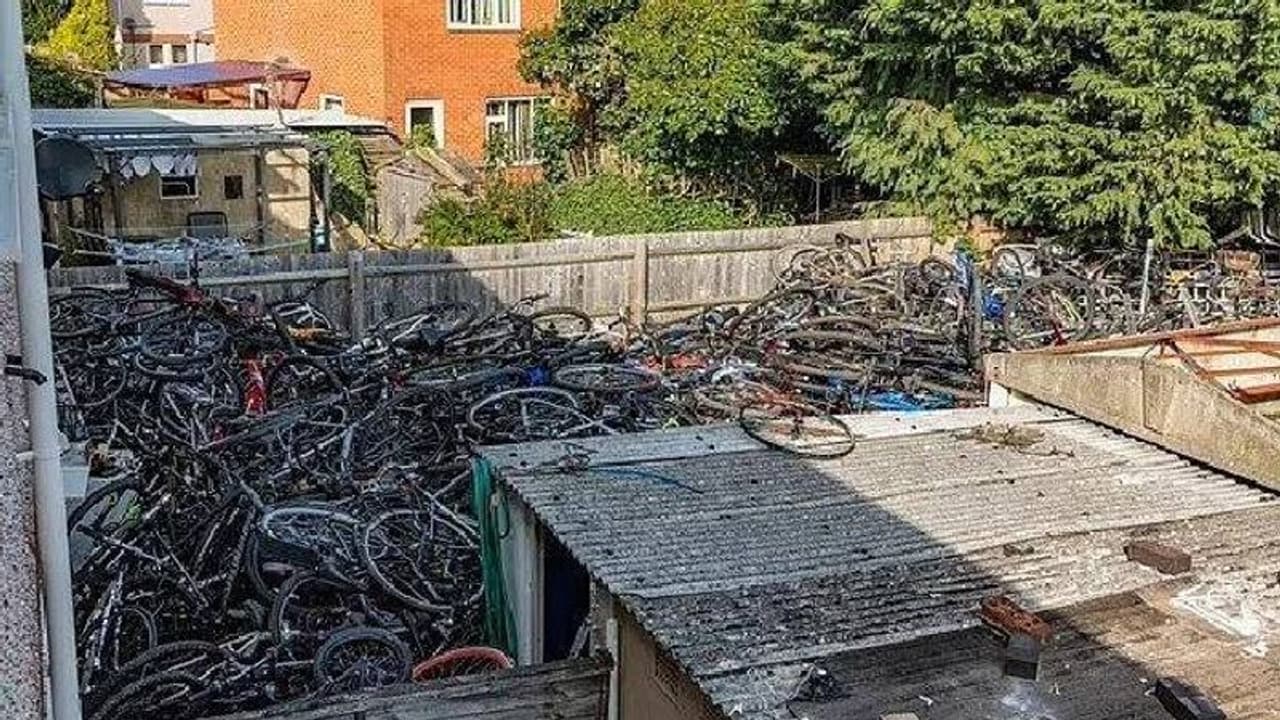500 stolen bicycles : മോഷ്ടിച്ച് കുന്നുകൂട്ടിയത് 500 ലധികം സൈക്കിളുകൾ, ഇയാളെ കുടുക്കിയത് ഗൂഗിൾ എർത്ത് 500 stolen bicycles : മോഷ്ടിച്ച് കുന്നുകൂട്ടിയത് 500 ലധികം സൈക്കിളുകൾ, ഇയാളെ കുടുക്കിയത് ഗൂഗിൾ എർത്ത്
