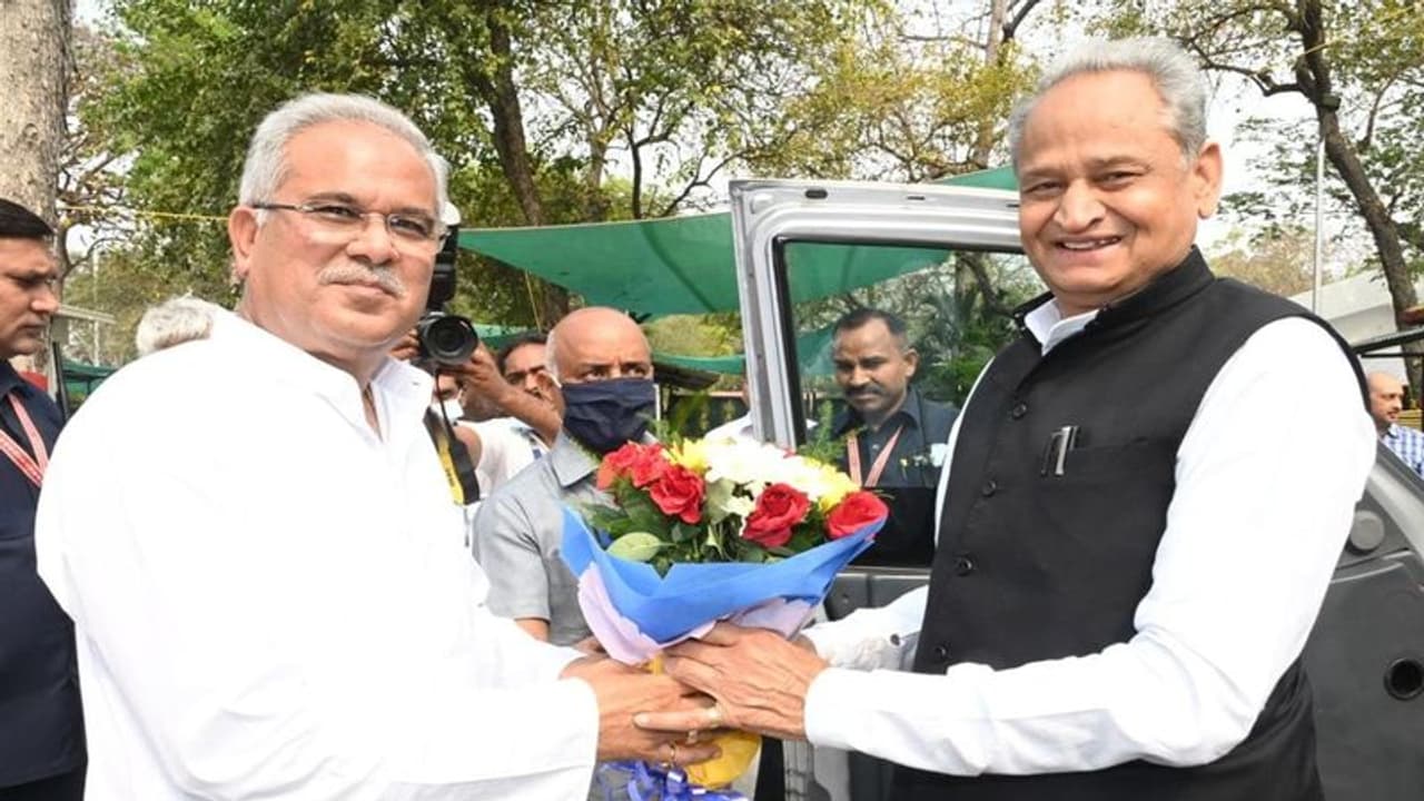 राजस्थान की लाइफ लाइन बचाने छत्तीसगढ़ पहुंचे सीएम अशोक गहलोत, कोयला संकट दूर करने भूपेश बघेल से चर्चा राजस्थान की लाइफ लाइन बचाने छत्तीसगढ़ पहुंचे सीएम अशोक गहलोत, कोयला संकट दूर करने भूपेश बघेल से चर्चा