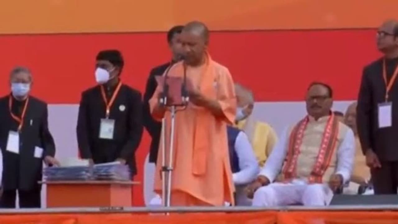 মোদীর উপস্থিতিতে দ্বিতীয়বারের জন্য মুখ্যমন্ত্রীর শপথ যোগী আদিত্যনাথের, শপথ গ্রহণ আরও ৫২ মন্ত্রীর মোদীর উপস্থিতিতে দ্বিতীয়বারের জন্য মুখ্যমন্ত্রীর শপথ যোগী আদিত্যনাথের, শপথ গ্রহণ আরও ৫২ মন্ত্রীর