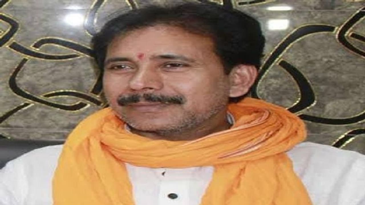 अनिल राजभर को एक बार फिर योगी सरकार 2.0 में मिली जगह, जानिए उनके राजनीतिक सफर की पूरी कहानी अनिल राजभर को एक बार फिर योगी सरकार 2.0 में मिली जगह, जानिए उनके राजनीतिक सफर की पूरी कहानी