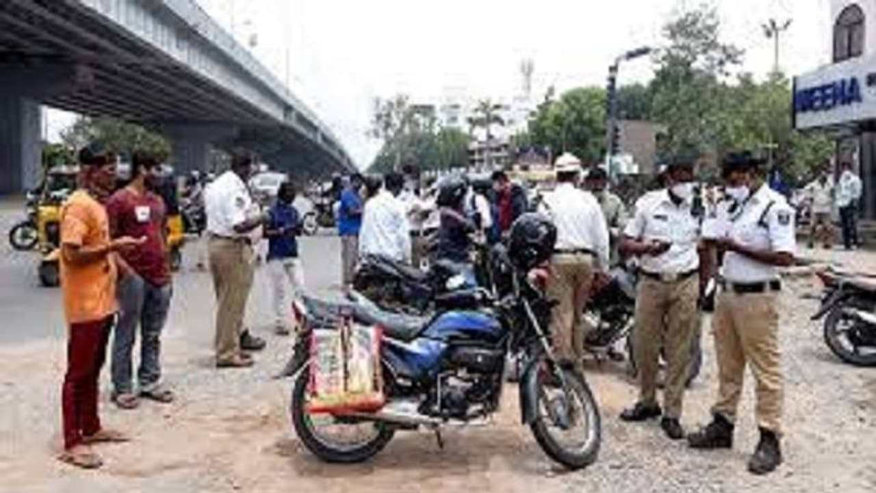 rules break: ట్రాఫిక్ ఉల్లంఘనలతో రూ. 1899 కోట్ల చలాన్.. ఈ జాబితాలో అగ్రస్థానంలో దేశ రాజధాని.. rules break: ట్రాఫిక్ ఉల్లంఘనలతో రూ. 1899 కోట్ల చలాన్.. ఈ జాబితాలో అగ్రస్థానంలో దేశ రాజధాని..