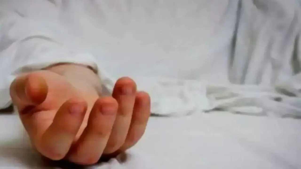 ரத்த வெள்ளத்தில் இறந்து கிடந்த 11ம் வகுப்பு மாணவி.. குடும்பமா ? காதலா ? வெளியான ‘பகீர்’ தகவல் ! ரத்த வெள்ளத்தில் இறந்து கிடந்த 11ம் வகுப்பு மாணவி.. குடும்பமா ? காதலா ? வெளியான ‘பகீர்’ தகவல் !