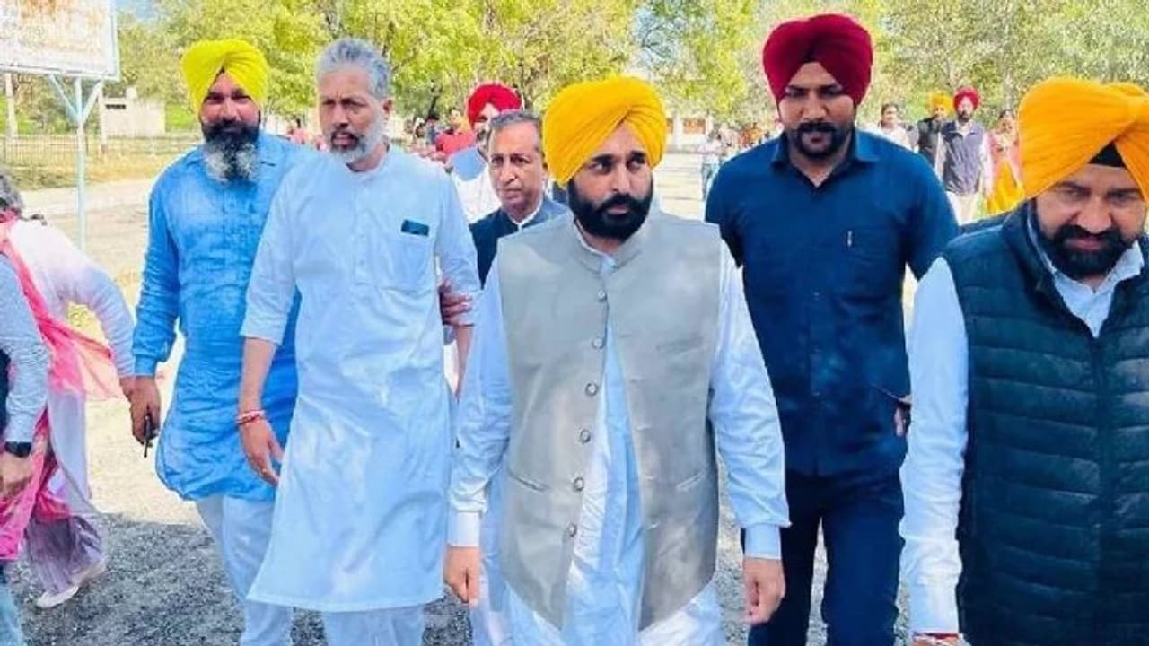 भ्रष्टाचार के खिलाफ भगवंत मान का एक्शन: 4 लाख रिश्वत ले रही लेडी क्लर्क गिरफ्तार, CM ने किया ट्वीट