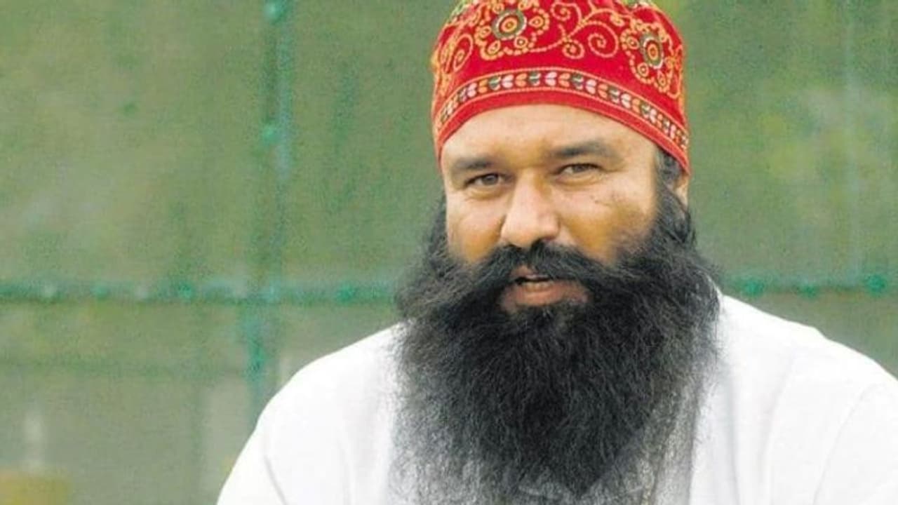 पंजाब में फिर गरमाया बेअदबी कांड: गुरमीत राम रहीम की बढ़ीं मुश्किलें, आप सरकार और डेरा आमने सामने पंजाब में फिर गरमाया बेअदबी कांड: गुरमीत राम रहीम की बढ़ीं मुश्किलें, आप सरकार और डेरा आमने सामने