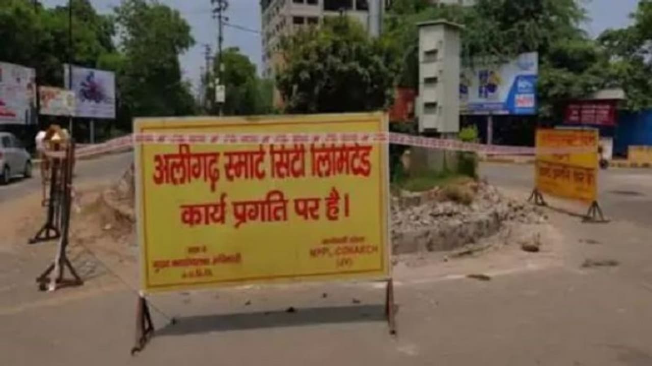 अलीगढ़ में स्मार्ट सिटी योजना के अंतर्गत नगर निगम चलाएगा ब्यूटीफिकेशन कैंपेन, जल्द शुरू होगा काम अलीगढ़ में स्मार्ट सिटी योजना के अंतर्गत नगर निगम चलाएगा ब्यूटीफिकेशन कैंपेन, जल्द शुरू होगा काम