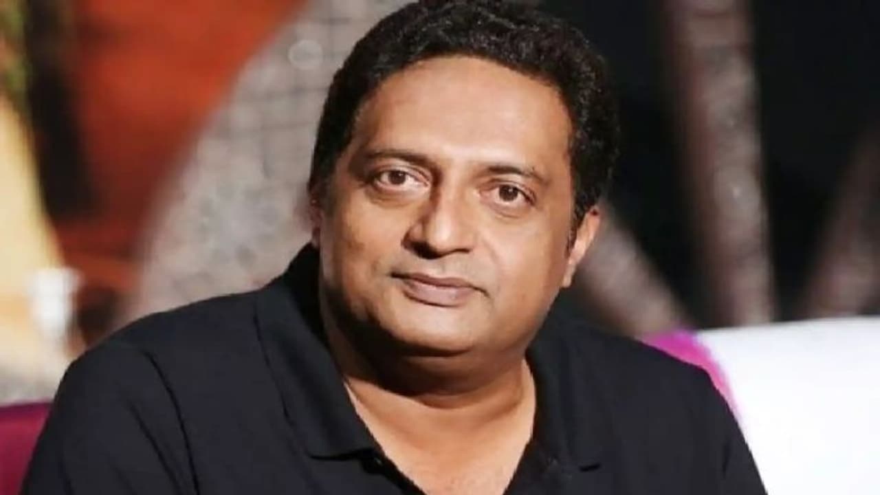 स्वरा भास्कर का मेल वर्जन बताने पर प्रकाश राज का जवाब, शाहरूख खान की फैमिली को प्रताड़ित बताने पर हुए ट्रोल स्वरा भास्कर का मेल वर्जन बताने पर प्रकाश राज का जवाब, शाहरूख खान की फैमिली को प्रताड़ित बताने पर हुए ट्रोल