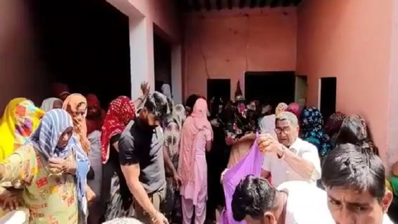 शामली के कैराना में फेल होने पर छात्रा ने स्कूल की तीसरी मंजिल से कूदकर किया सुसाइड शामली के कैराना में फेल होने पर छात्रा ने स्कूल की तीसरी मंजिल से कूदकर किया सुसाइड