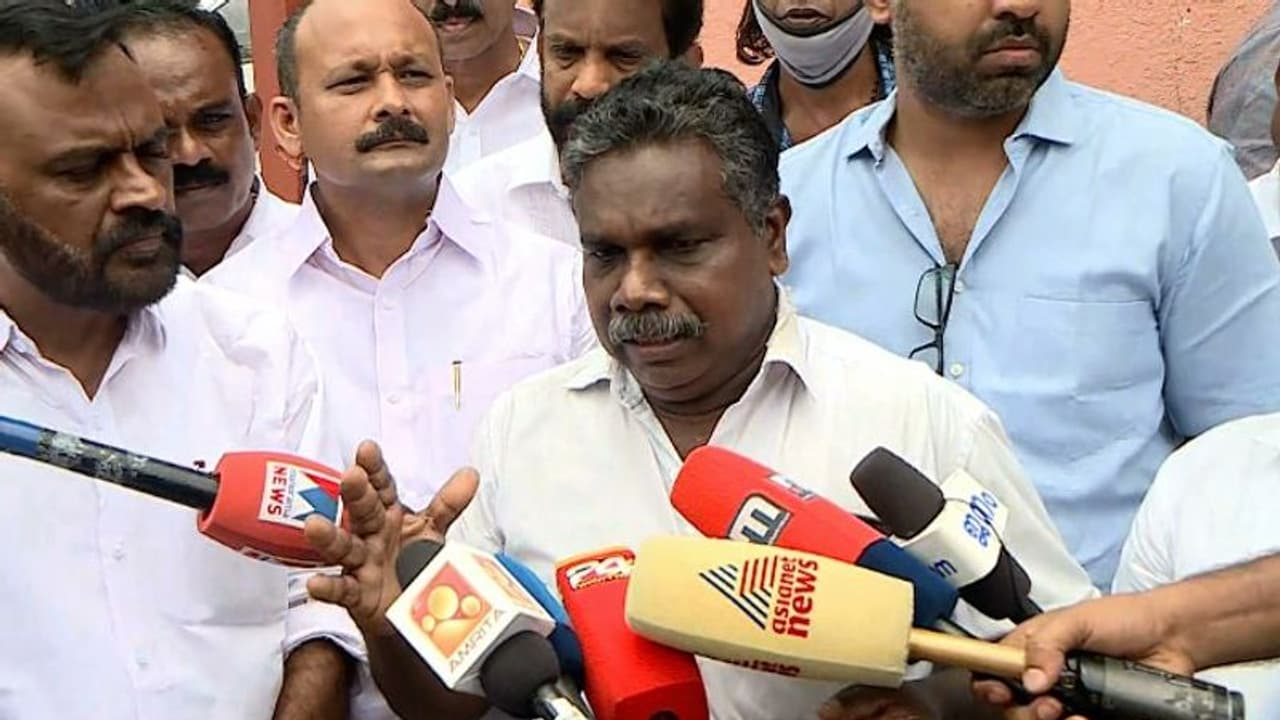 കെ റെയിൽ വിരുദ്ധ സമരത്തിൽ പങ്കെടുത്ത സിപിഐ നേതാവിനെതിരെ അച്ചടക്ക നടപടി കെ റെയിൽ വിരുദ്ധ സമരത്തിൽ പങ്കെടുത്ത സിപിഐ നേതാവിനെതിരെ അച്ചടക്ക നടപടി