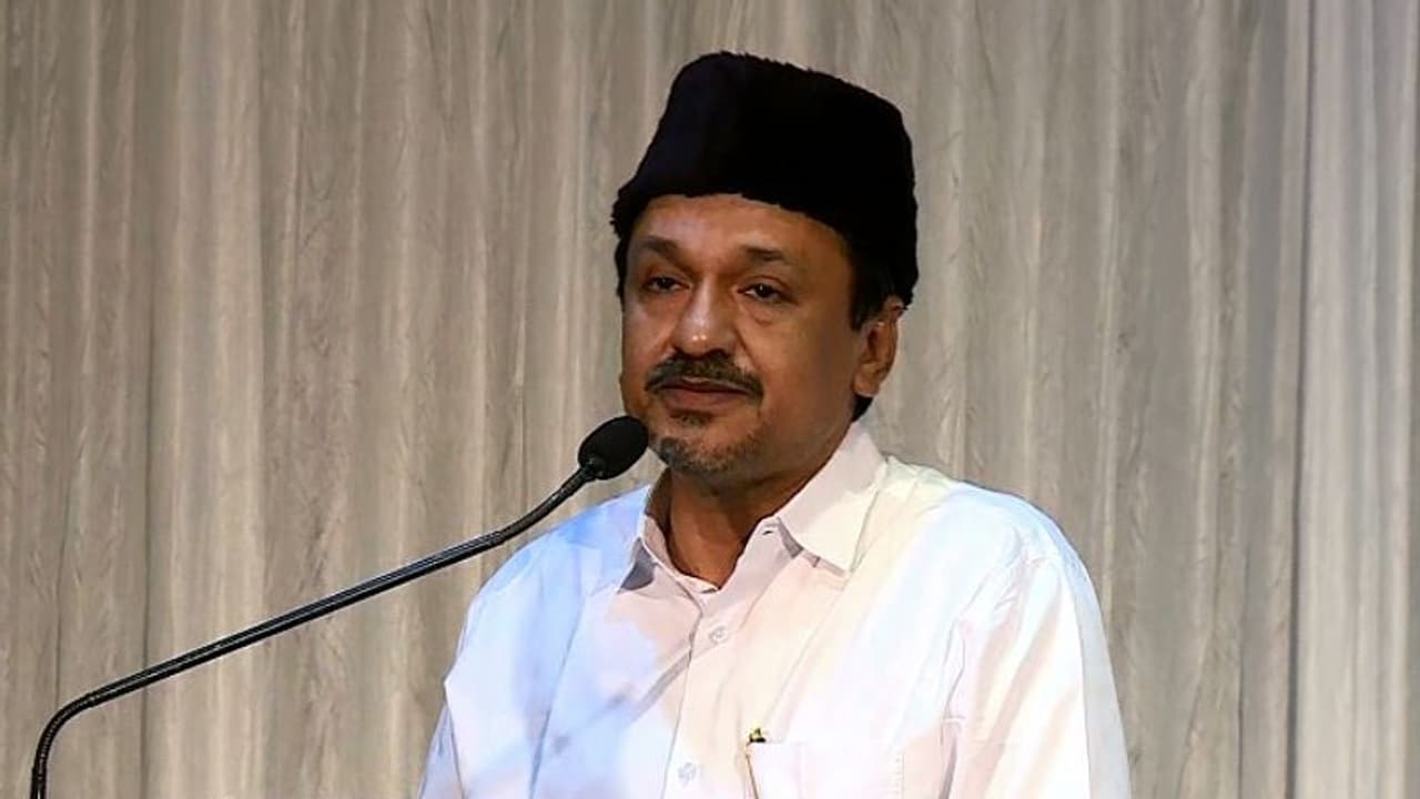 സിൽവർ ലൈൻ സമരത്തിൽ രാഷ്ട്രീയമില്ല, വഖഫ് സമരവുമായി ലീഗ് മുന്നോട്ടെന്നും സാദിഖലി തങ്ങൾ സിൽവർ ലൈൻ സമരത്തിൽ രാഷ്ട്രീയമില്ല, വഖഫ് സമരവുമായി ലീഗ് മുന്നോട്ടെന്നും സാദിഖലി തങ്ങൾ