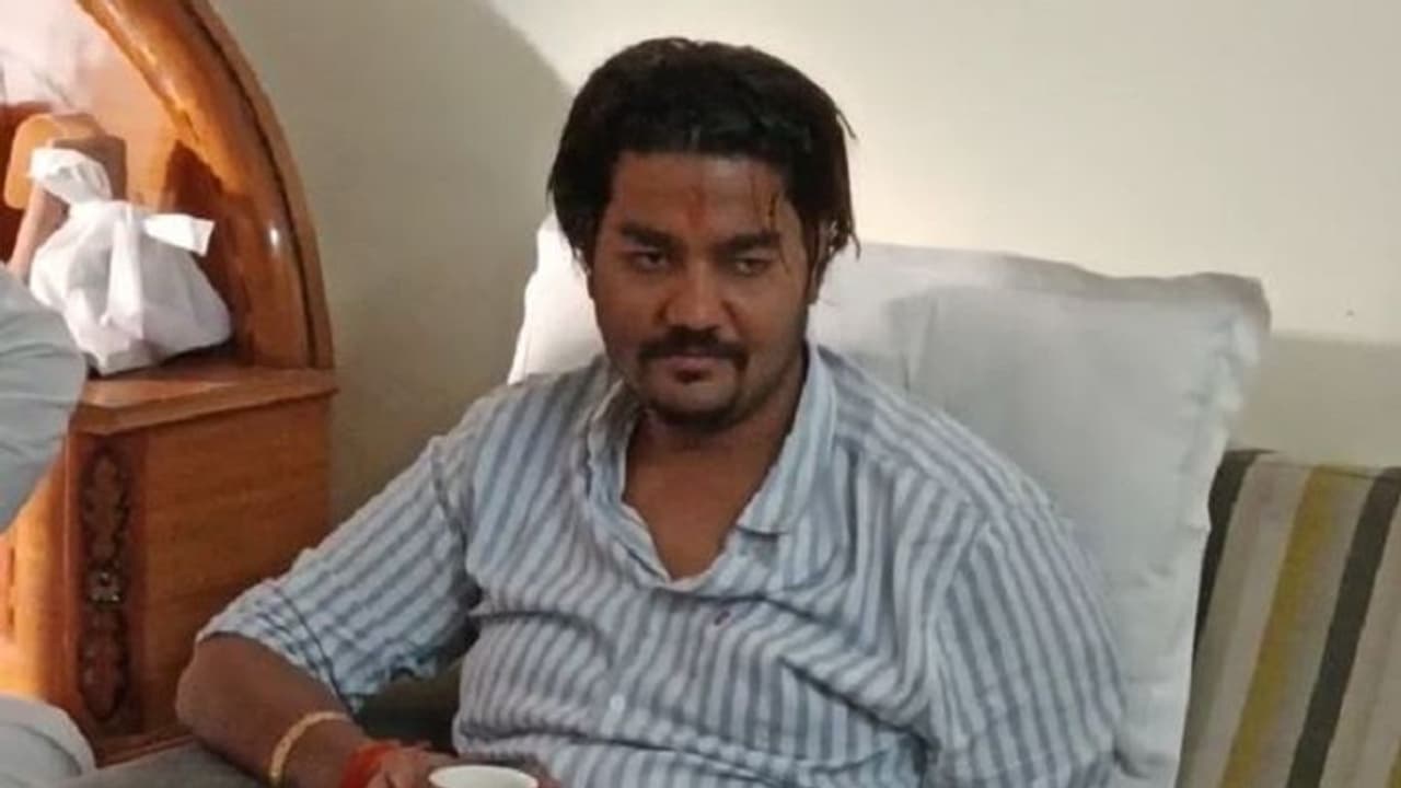 केशव मौर्य के बेटे योगेश मौर्या का एक्सीडेंट, डिप्टी सीएम ने बताया मामूली चोट आई लेकिन अब वो ठीक है केशव मौर्य के बेटे योगेश मौर्या का एक्सीडेंट, डिप्टी सीएम ने बताया मामूली चोट आई लेकिन अब वो ठीक है