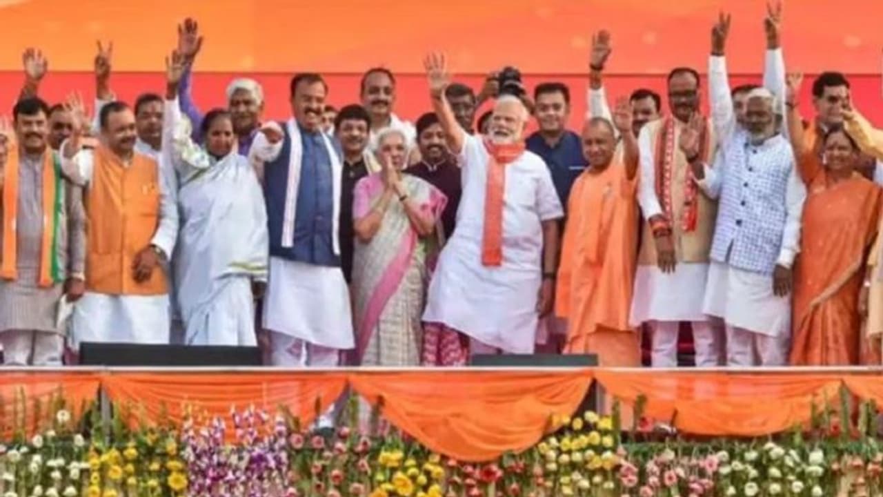 योगी सरकार 2.0 की वापसी के साथ ही अपराधियों में दिख रहा खौफ, अधिकारी भी इन चीजों को लेकर मंथन में लगे योगी सरकार 2.0 की वापसी के साथ ही अपराधियों में दिख रहा खौफ, अधिकारी भी इन चीजों को लेकर मंथन में लगे