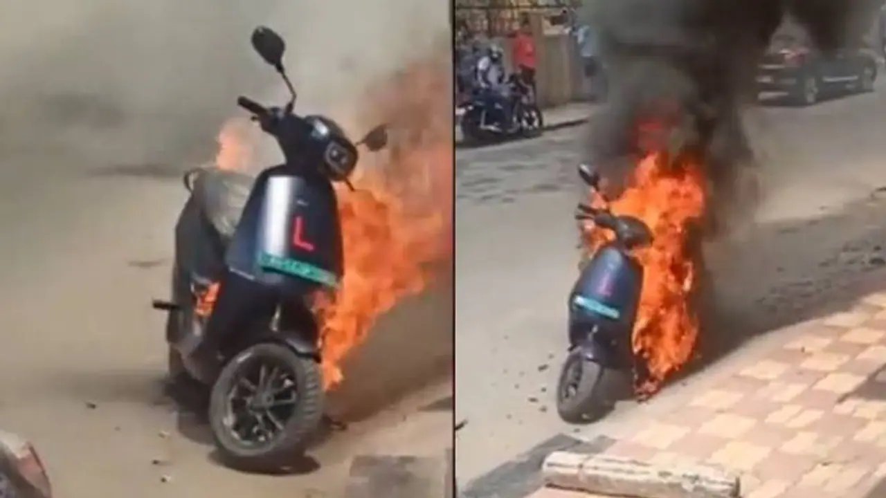 திடீரென தீப்பிடித்து எரிந்த எலெக்ட்ரிக் ஸ்கூட்டர், வைரலாகும் வீடியோ ஓலா என்ன சொன்னாங்க தெரியுமா? திடீரென தீப்பிடித்து எரிந்த எலெக்ட்ரிக் ஸ்கூட்டர், வைரலாகும் வீடியோ ஓலா என்ன சொன்னாங்க தெரியுமா?