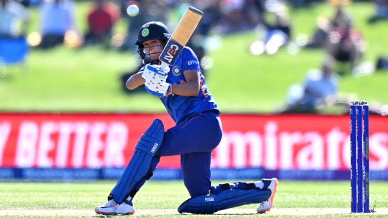 ICC Women's World Cup: ನಿರ್ಣಾಯಕ ಪಂದ್ಯದಲ್ಲಿ ಹರಿಣಗಳಿಗೆ ಸವಾಲಿನ ಗುರಿ ನೀಡಿದ ಭಾರತ ICC Women's World Cup: ನಿರ್ಣಾಯಕ ಪಂದ್ಯದಲ್ಲಿ ಹರಿಣಗಳಿಗೆ ಸವಾಲಿನ ಗುರಿ ನೀಡಿದ ಭಾರತ