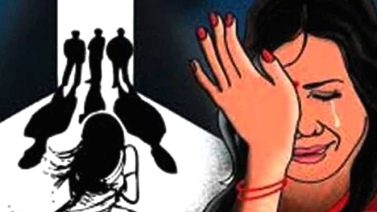 கணவன் கண்முன்னே.. மனைவியை சீரழித்த 'வெறி' பிடித்த கும்பல்.. காம கொடூரர்களை சிக்க வைத்த சிசிடிவி !! கணவன் கண்முன்னே.. மனைவியை சீரழித்த 'வெறி' பிடித்த கும்பல்.. காம கொடூரர்களை சிக்க வைத்த சிசிடிவி !!