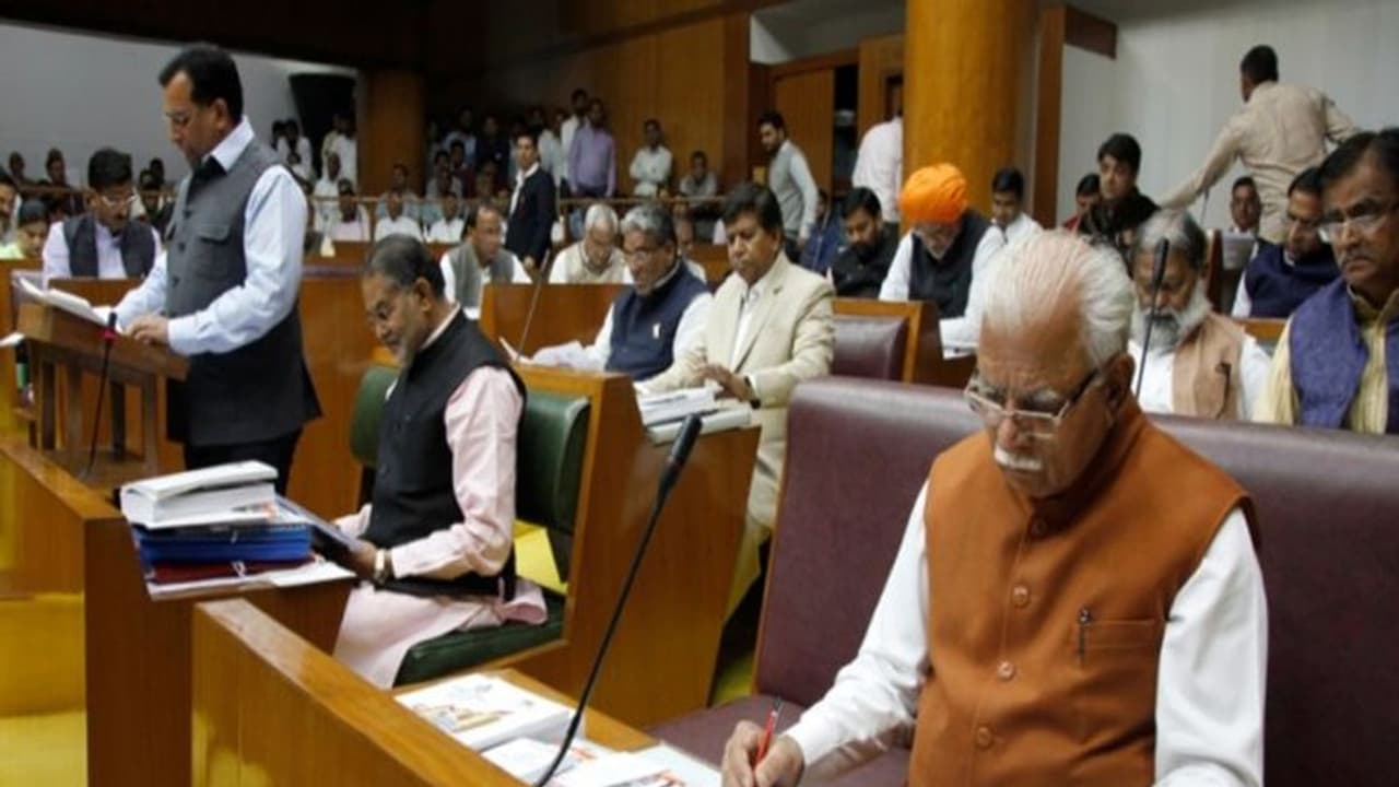 क्या पंजाब की तरह हरियाणा में भी बदलेगा विधायकों का पेंशन फॉर्मूला, जानिए हर महीने खजाने पर कितना पड़ता है भार क्या पंजाब की तरह हरियाणा में भी बदलेगा विधायकों का पेंशन फॉर्मूला, जानिए हर महीने खजाने पर कितना पड़ता है भार