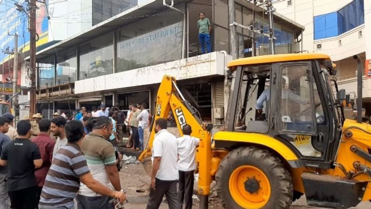 Udupi: SDPI ಅಧ್ಯಕ್ಷನ ಅಕ್ರಮ ಕಟ್ಟಡ ತೆರವು, ನಗರಸಭೆಯಿಂದ ಸ್ಷಷ್ಟನೆ 