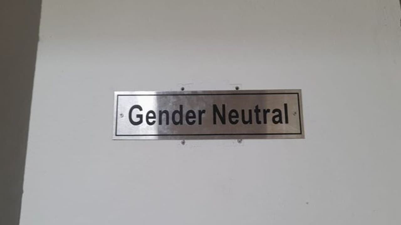 हैदराबाद लॉ यूनिवर्सिटी में जेंड्रर न्यूट्रल ट्रांस पॉलिसी, जानें क्यों हो रही है इसकी चर्चा हैदराबाद लॉ यूनिवर्सिटी में जेंड्रर न्यूट्रल ट्रांस पॉलिसी, जानें क्यों हो रही है इसकी चर्चा