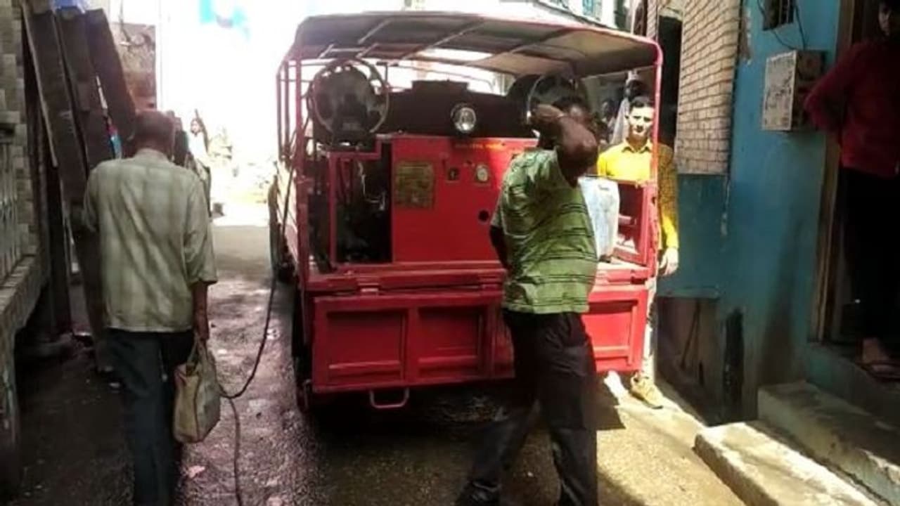 घर लॉक कर निकला था पूरा परिवार और शॉर्ट सर्किट से लगी आग के बाद सारा सामान हुआ स्वाहा घर लॉक कर निकला था पूरा परिवार और शॉर्ट सर्किट से लगी आग के बाद सारा सामान हुआ स्वाहा