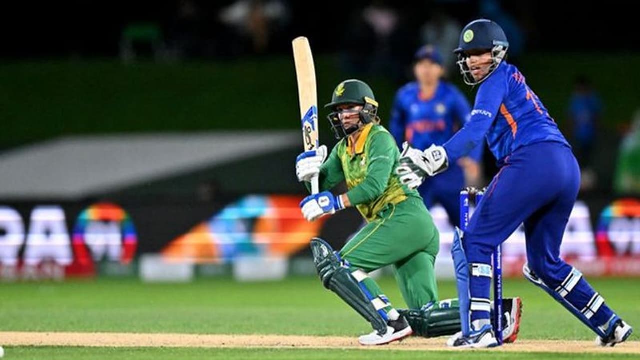 IND vs SA Womens World Cup 2022: सेमीफाइनल की दौड़ से बाहर हुआ भारत, रोचक मैच में अफ्रीका ने हराया IND vs SA Womens World Cup 2022: सेमीफाइनल की दौड़ से बाहर हुआ भारत, रोचक मैच में अफ्रीका ने हराया