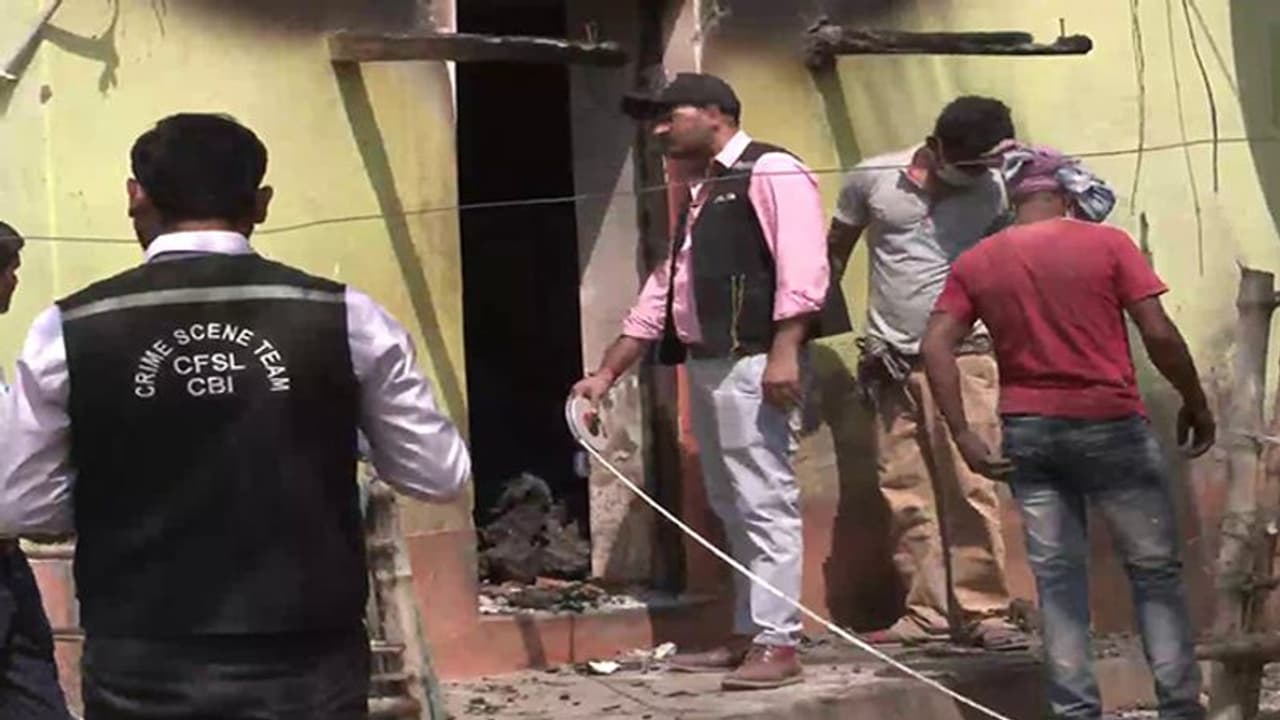 বগটুই ভাদু শেখ হত্যাকাণ্ডে চাঞ্চল্যকর মোড়, বালি পাথর ব্যবসায়ী টুলু র বিরুদ্ধে শুরু জোর তদন্ত বগটুই ভাদু শেখ হত্যাকাণ্ডে চাঞ্চল্যকর মোড়, বালি পাথর ব্যবসায়ী টুলু র বিরুদ্ধে শুরু জোর তদন্ত