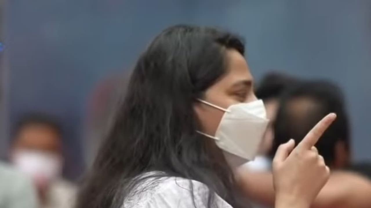 Anushka Shetty video: ஆளே அடையாளம் தெரியாமல் மாறி போன, அனுஷ்கா ஷெட்டி..! ஷாக்கான ரசிகர்கள்...வைரல் வீடியோ! Anushka Shetty video: ஆளே அடையாளம் தெரியாமல் மாறி போன, அனுஷ்கா ஷெட்டி..! ஷாக்கான ரசிகர்கள்...வைரல் வீடியோ!