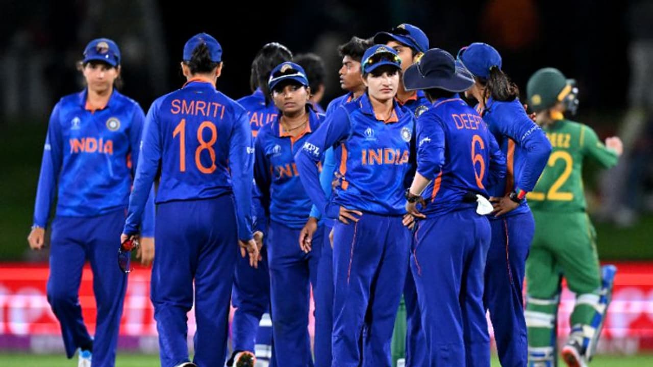 ആവേശം കൊടുമുടി കയറിയ അവസാന ഓവര്, ഒടുവിലാ ട്വിസ്റ്റ് വിധിയെഴുതി; ഇന്ത്യന് തോല്വി സംഭവിച്ചതിങ്ങനെ ആവേശം കൊടുമുടി കയറിയ അവസാന ഓവര്, ഒടുവിലാ ട്വിസ്റ്റ് വിധിയെഴുതി; ഇന്ത്യന് തോല്വി സംഭവിച്ചതിങ്ങനെ